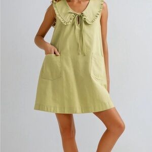 Chic Sleeveless Dress with Ruffled Collar